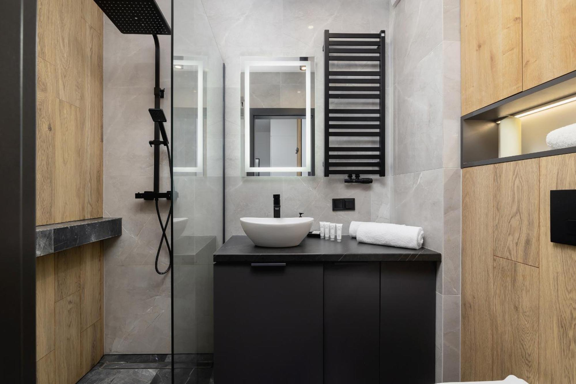 Elegant Apartment In Cracow With Balcony, Parking And Desk By Noclegi Renters Kraków Zewnętrze zdjęcie